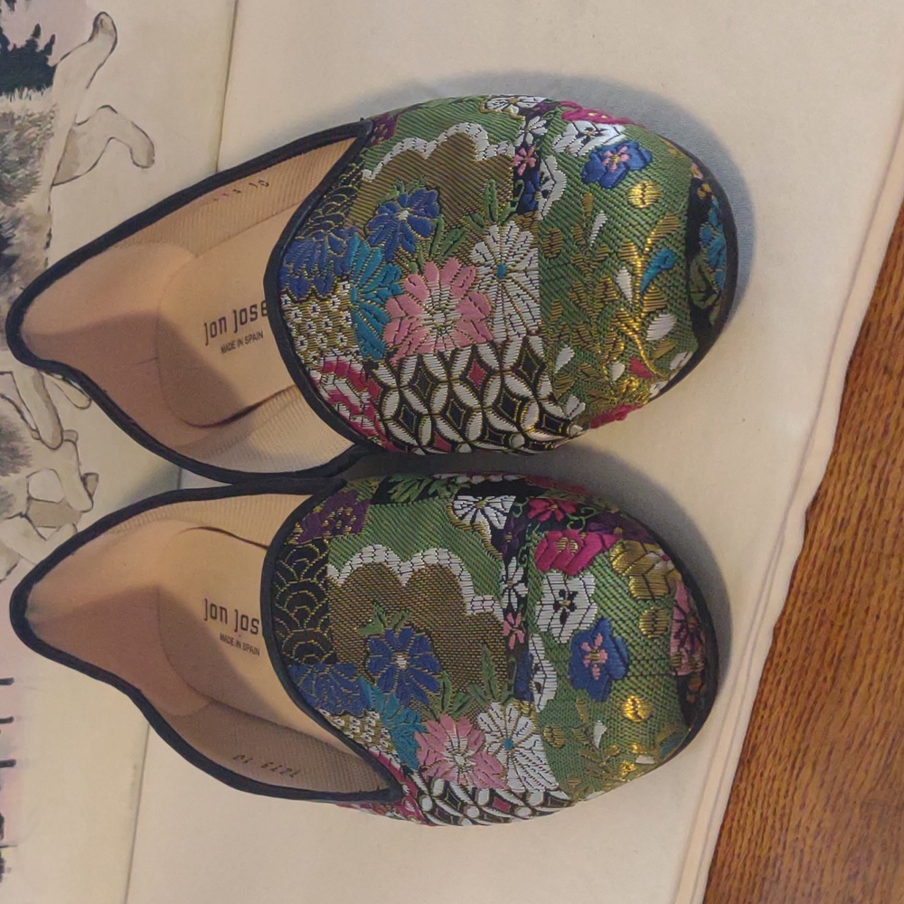 Jon Josef, size 10, multi color